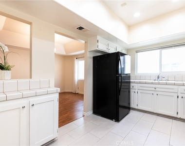 12416 Magnolia Boulevard - Photo Thumbnail 6