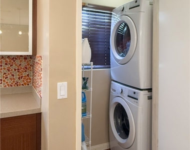 4722 Ventura Canyon - Photo Thumbnail 18