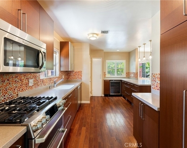 4722 Ventura Canyon - Photo Thumbnail 10