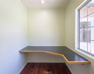 4722 Ventura Canyon - Photo Thumbnail 21
