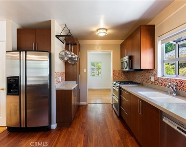 4722 Ventura Canyon - Photo Thumbnail 9