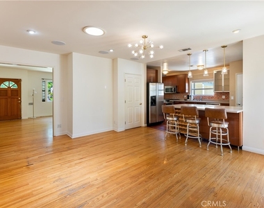 4722 Ventura Canyon - Photo Thumbnail 16