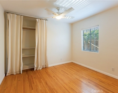 4722 Ventura Canyon - Photo Thumbnail 27