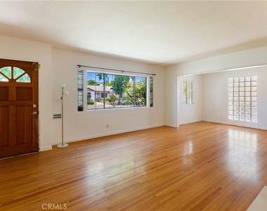 4722 Ventura Canyon - Photo Thumbnail 4