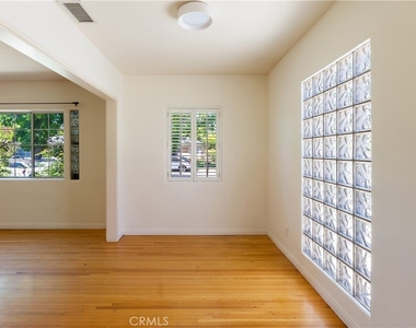 4722 Ventura Canyon - Photo Thumbnail 8