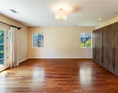 4722 Ventura Canyon - Photo Thumbnail 28