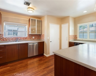 4722 Ventura Canyon - Photo Thumbnail 12