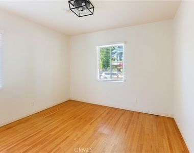 4722 Ventura Canyon - Photo Thumbnail 31