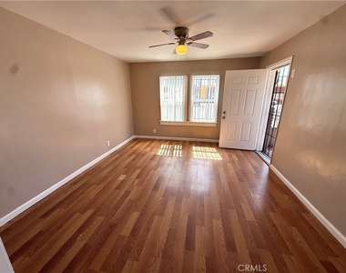 12924 Prairie Avenue - Photo Thumbnail 5