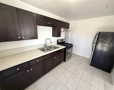 12924 Prairie Avenue - Photo Thumbnail 6