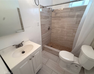 12924 Prairie Avenue - Photo Thumbnail 9