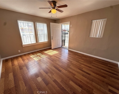 12924 Prairie Avenue - Photo Thumbnail 4
