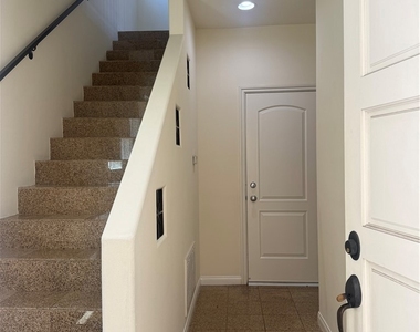 942 Sartori Avenue - Photo Thumbnail 2