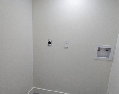 837 E 33rd - Photo Thumbnail 5