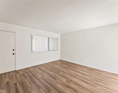 17972 Baron Circle - Photo Thumbnail 8