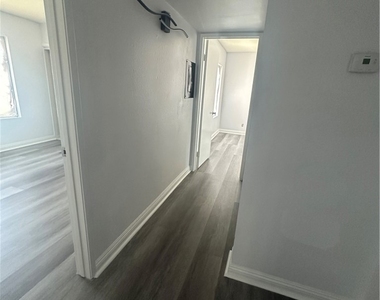 1735 E Washington - Photo Thumbnail 12