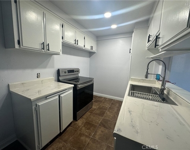 1735 E Washington - Photo Thumbnail 9