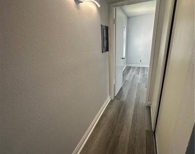 1735 E Washington - Photo Thumbnail 6