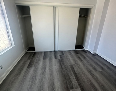 1735 E Washington - Photo Thumbnail 7