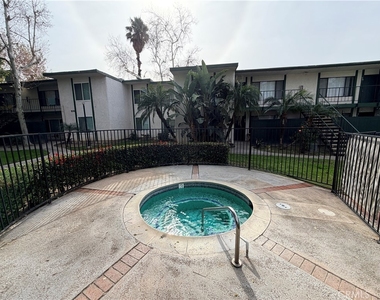 1735 E Washington - Photo Thumbnail 14