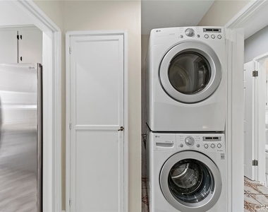 348 W Spazier Avenue - Photo Thumbnail 4