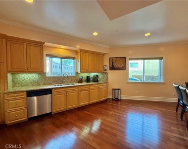 11989 Laurelwood Drive - Photo Thumbnail 4
