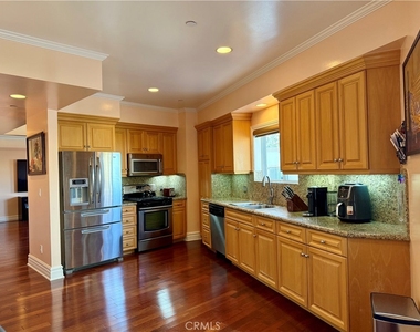 11989 Laurelwood Drive - Photo Thumbnail 7