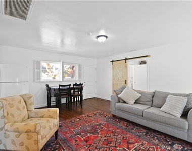 642 W Terrylynn Place - Photo Thumbnail 4