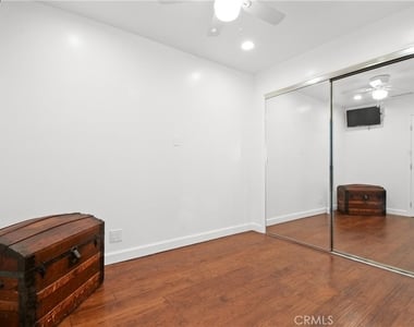 642 W Terrylynn Place - Photo Thumbnail 11