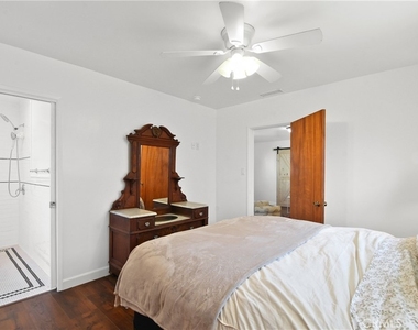 642 W Terrylynn Place - Photo Thumbnail 9