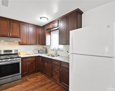 642 W Terrylynn Place - Photo Thumbnail 5