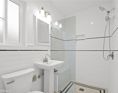 642 W Terrylynn Place - Photo Thumbnail 10