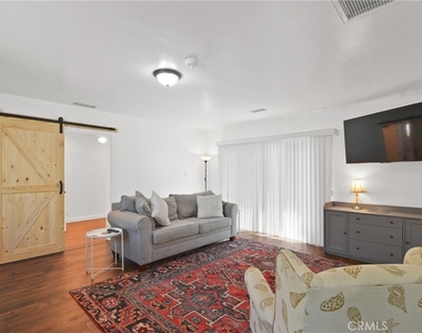 642 W Terrylynn Place - Photo Thumbnail 2