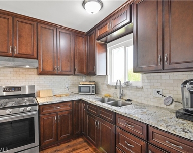 642 W Terrylynn Place - Photo Thumbnail 6