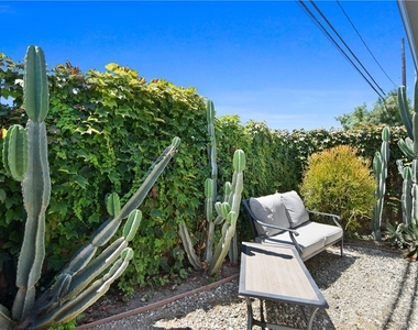642 W Terrylynn Place - Photo Thumbnail 17