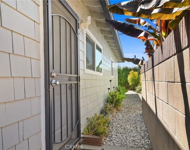642 W Terrylynn Place - Photo Thumbnail 15