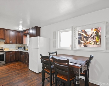 642 W Terrylynn Place - Photo Thumbnail 7