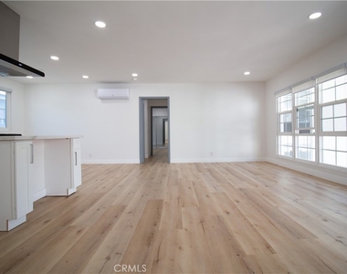 835 S Sherbourne - Photo Thumbnail 4