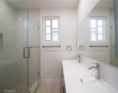835 S Sherbourne - Photo Thumbnail 7