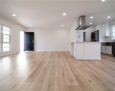 835 S Sherbourne - Photo Thumbnail 5