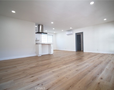 835 S Sherbourne - Photo Thumbnail 3