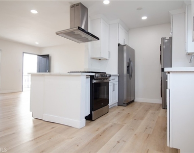 835 S Sherbourne - Photo Thumbnail 1