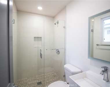 835 S Sherbourne - Photo Thumbnail 8