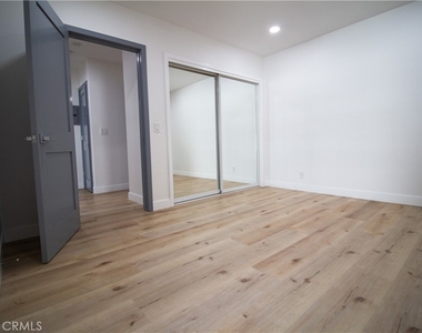 835 S Sherbourne - Photo Thumbnail 11