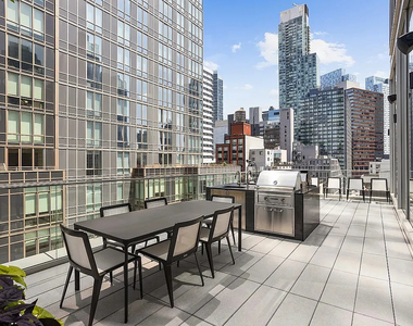 42nd Road & 23rd Street, Long Island City - Photo Thumbnail 7