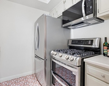 2680 Lake Avenue - Photo Thumbnail 9