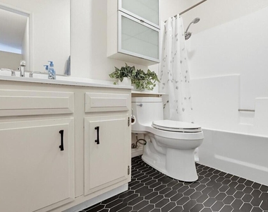 2680 Lake Avenue - Photo Thumbnail 15