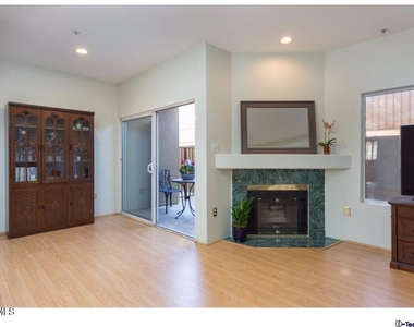 2469 Montrose Avenue - Photo Thumbnail 5