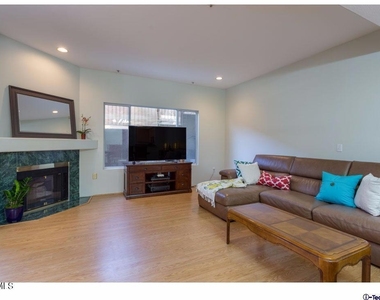 2469 Montrose Avenue - Photo Thumbnail 4