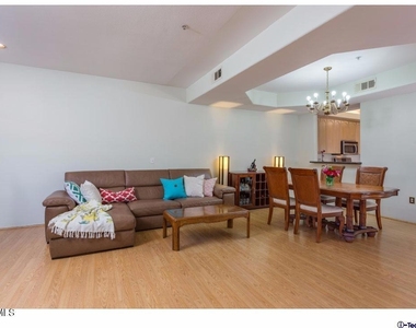 2469 Montrose Avenue - Photo Thumbnail 6